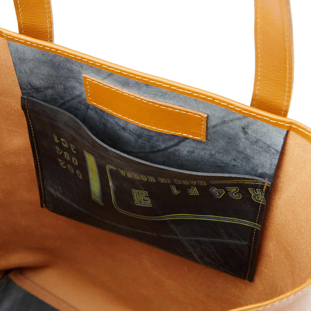 The inside of the Jessica miina handbag tote bag